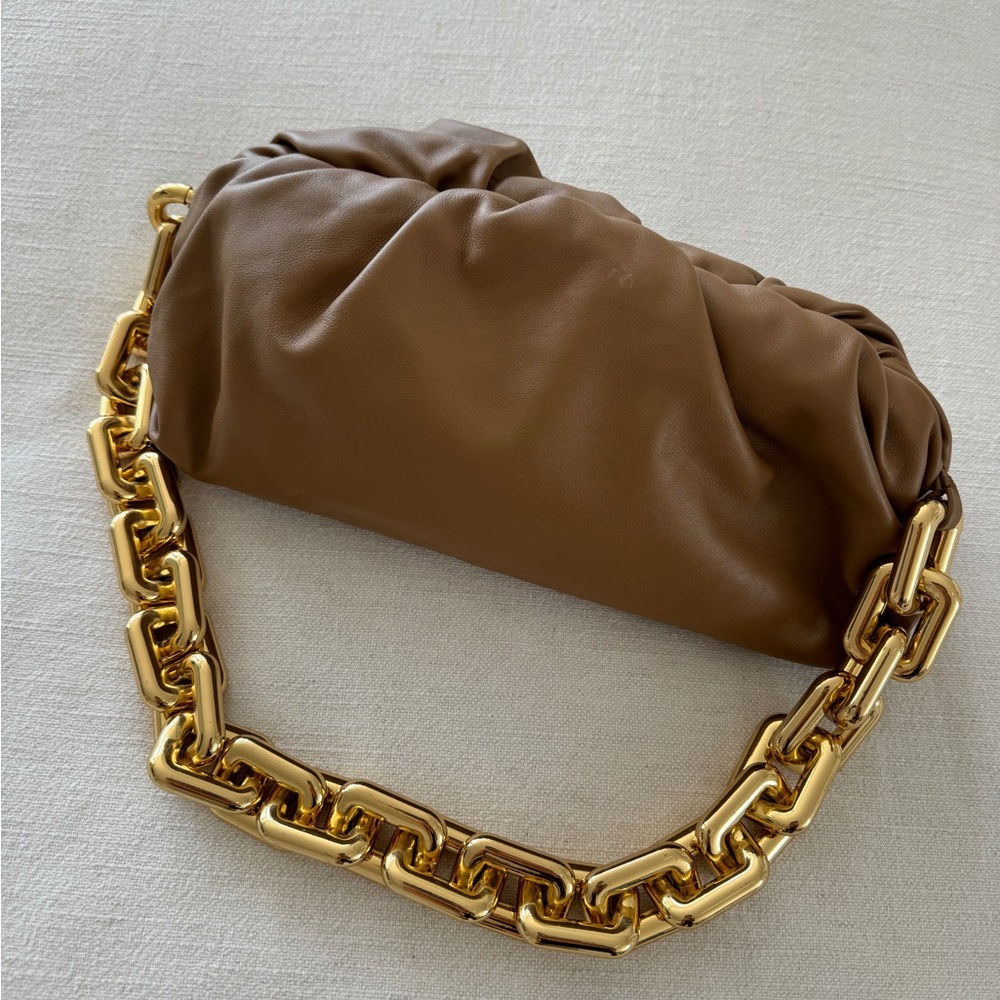 BOTTEGA VENETA
Tanned 'The Chain Pouch' Clutch